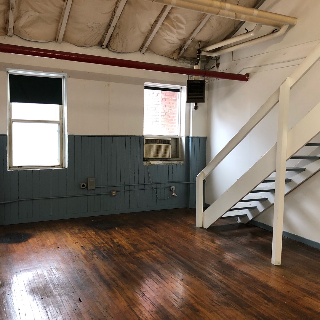 " + Office space in the Mill Centre consists of suites ranging from a few hundred square feet for a single tenant to several thousand square feet for larger creative & technology companies + "
